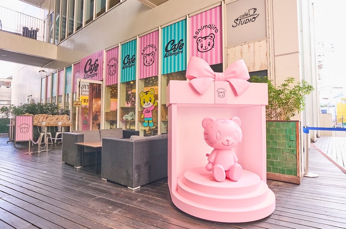 联名咖啡馆“Cafe＆Shimajiro” (c) Benesse Corporation 1988-2026 / 哆啦A梦
