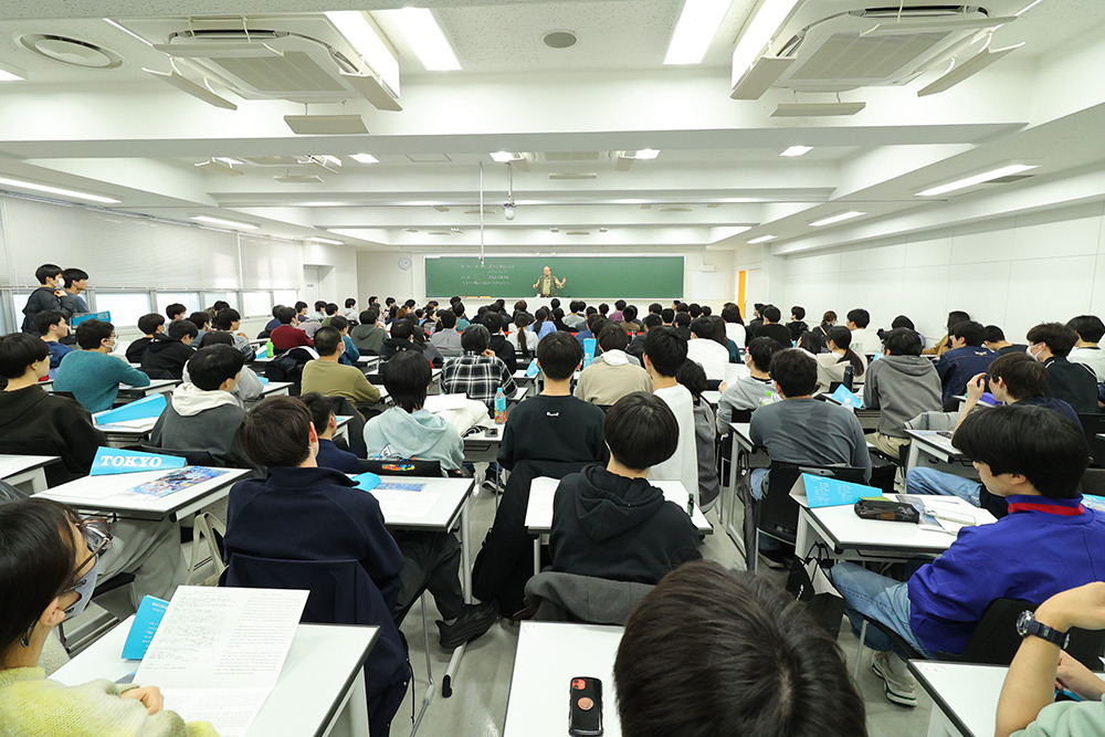 今年，众多学生再次齐聚骏台，参加该校为考生举办的“最后一课”