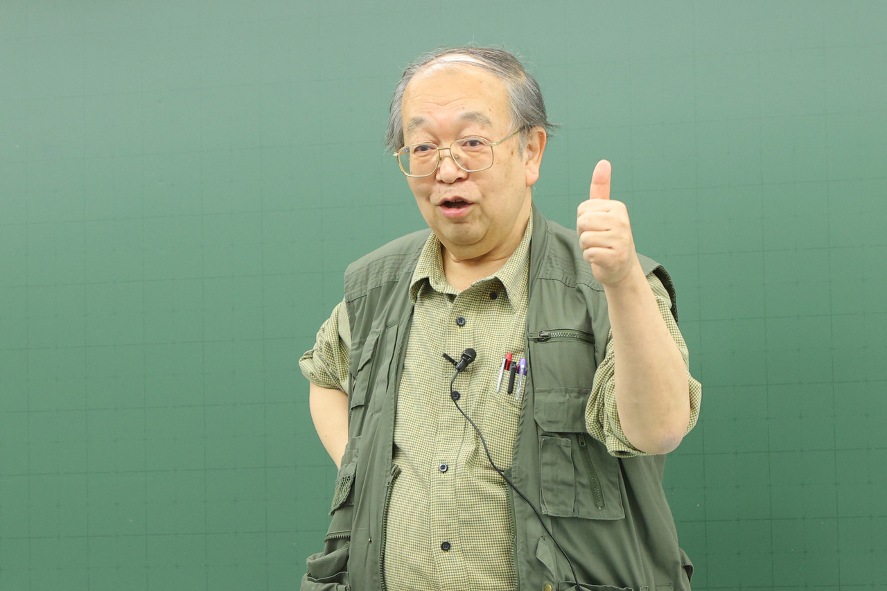 骏台预备学校英语科讲师大岛保彦先生主讲的年度特别讲座《语言宇宙的指路明灯》