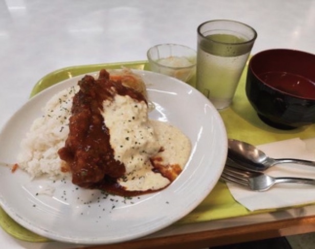 活动期间还安排了食堂体验