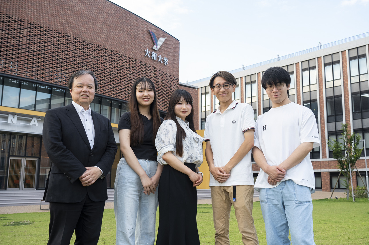 中冈义久教授与第一届学生（大二）