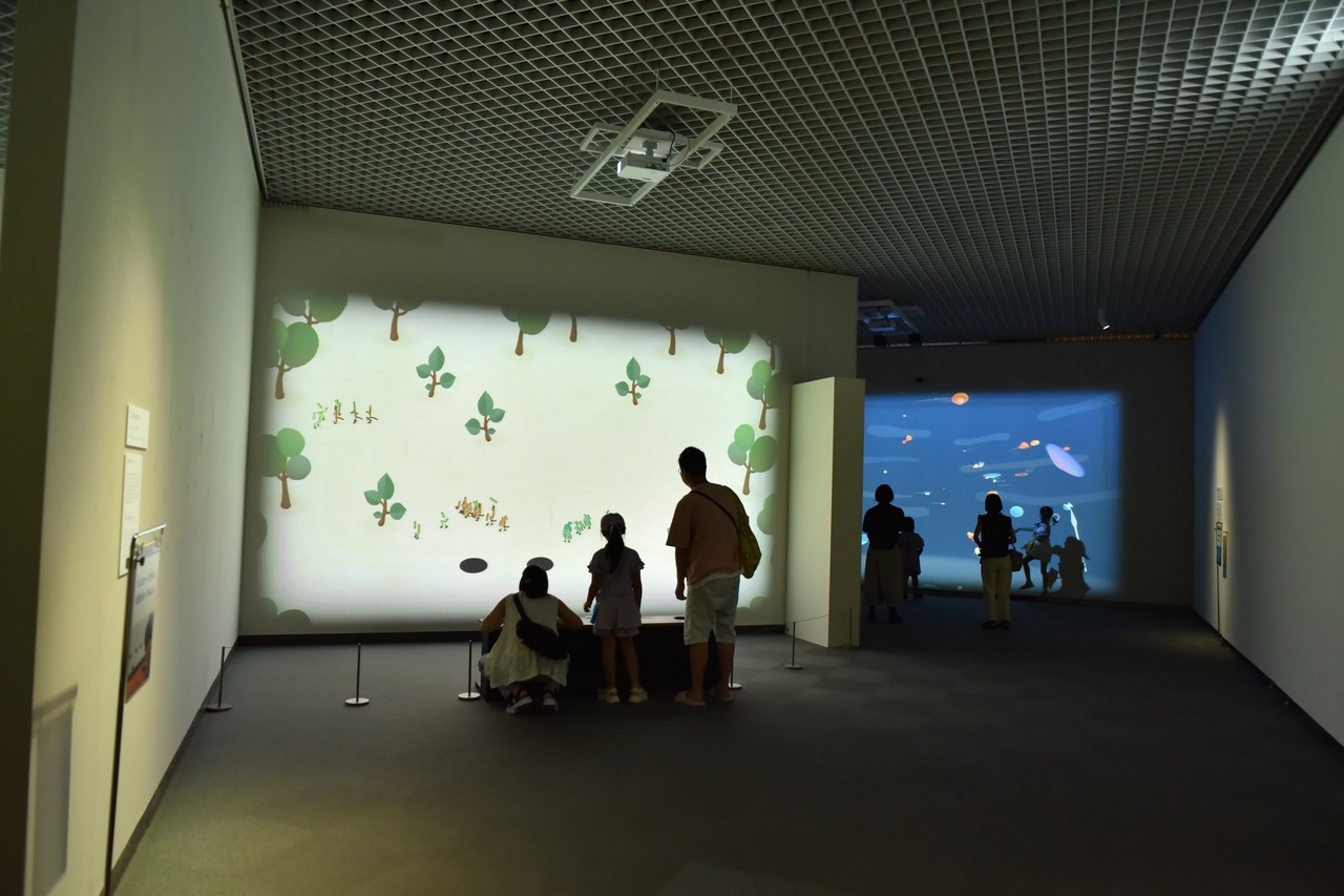 以往巡回展场的展览实景
