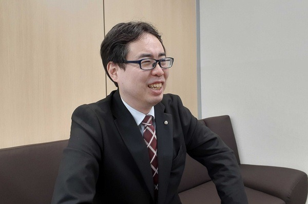 梅田校的校舍负责人·服部峻先生