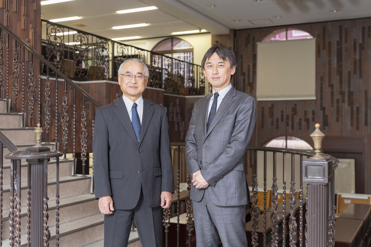 在星野高中引以为豪的图书馆里