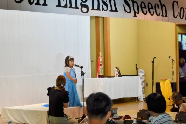 往届英语演讲比赛的现场情况