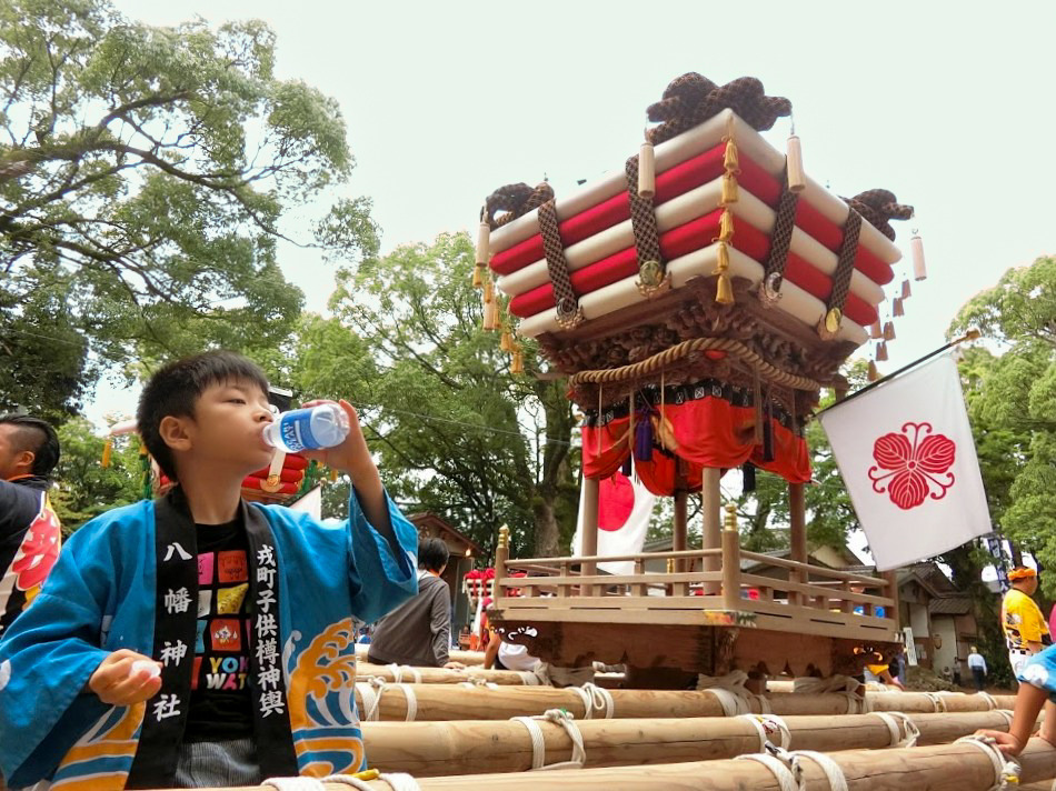 参加当地的秋季祭典