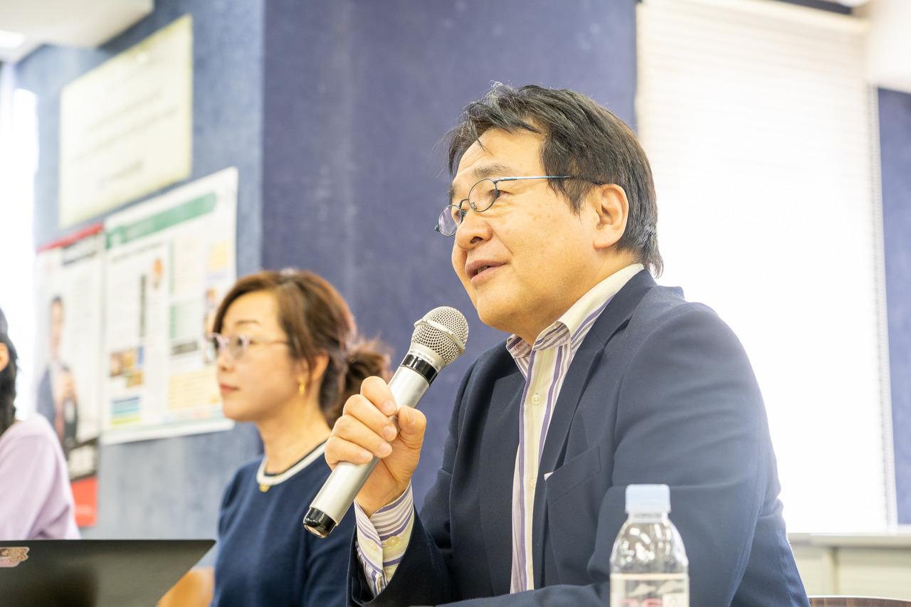由庆应义塾大学名誉教授竹中平藏主讲的“世界塾”，是“发现未来”项目的一个典型例子。这是高中生与诺贝尔奖得主及企业高管等直接交流的宝贵机会。