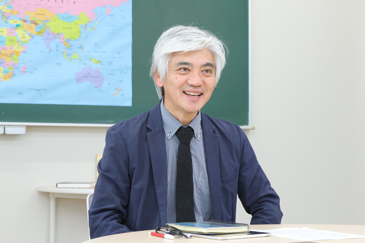 担任高一年级班主任兼语文教师的伊藤悟史老师