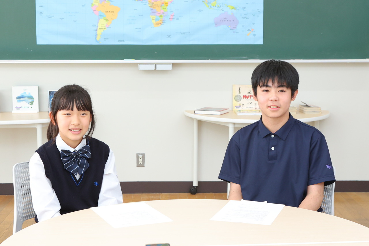 两名来自男女同校第一期班的初一学生