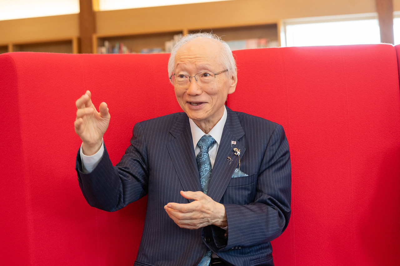 “从让孩子们不再因经济原因而放弃，能够自由选择想去的学校这一点来看，就学支援金制度的修订是一件非常好的事情。”（近藤老师）