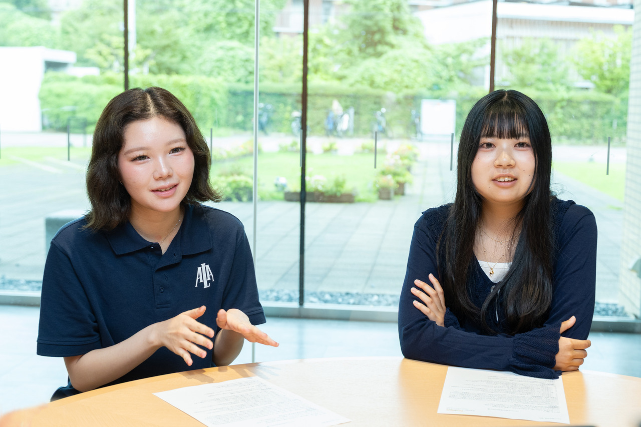 从左至右依次是：立教大学法学院法律专业大一学生M·Y，以及国际基督教大学通识教育学院艺术与科学专业大一学生Y·H