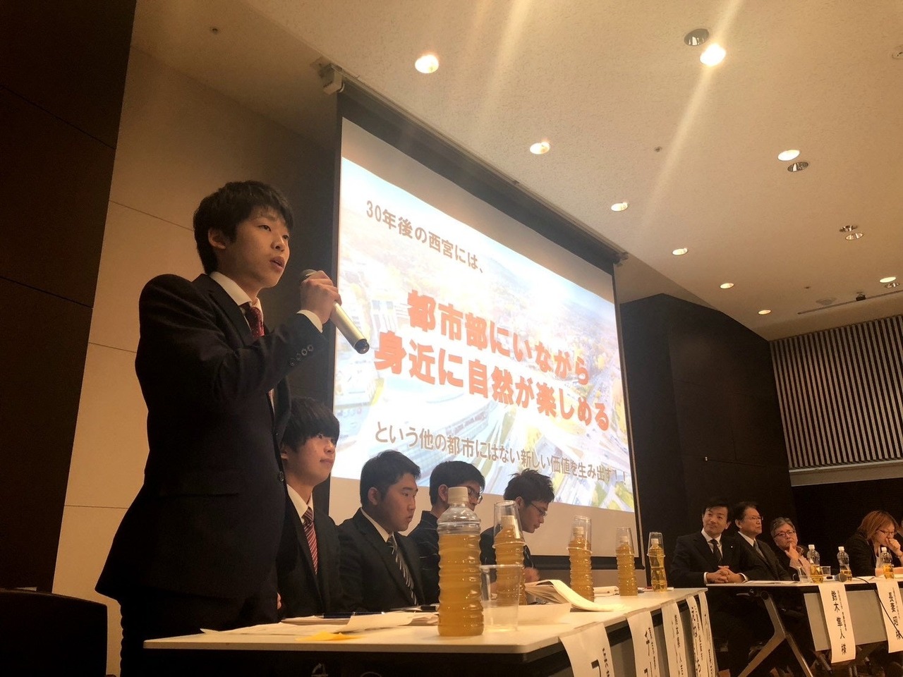 小组讨论现场