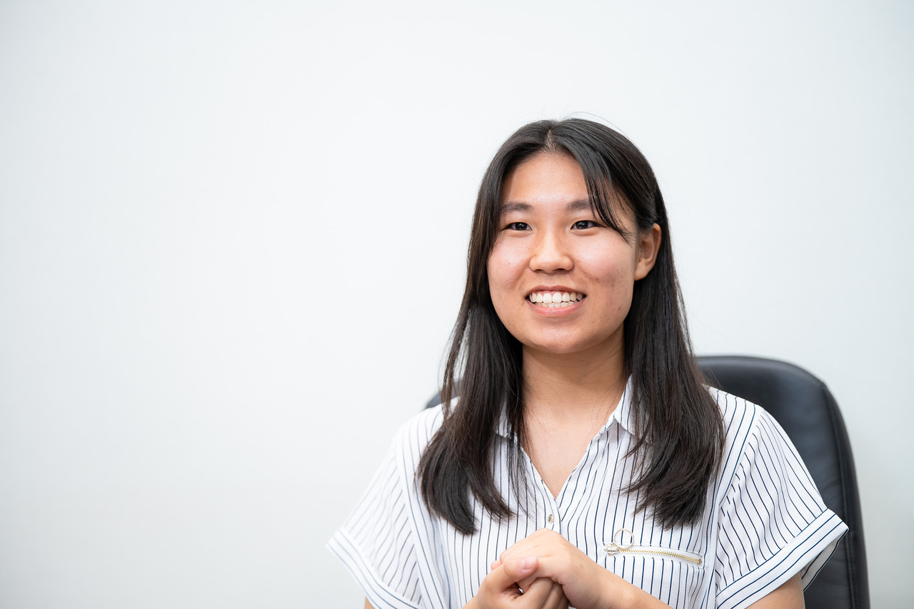 广江七海：立命馆宇治高中IM课程毕业生，现就读于米涅尔瓦大学经营学部