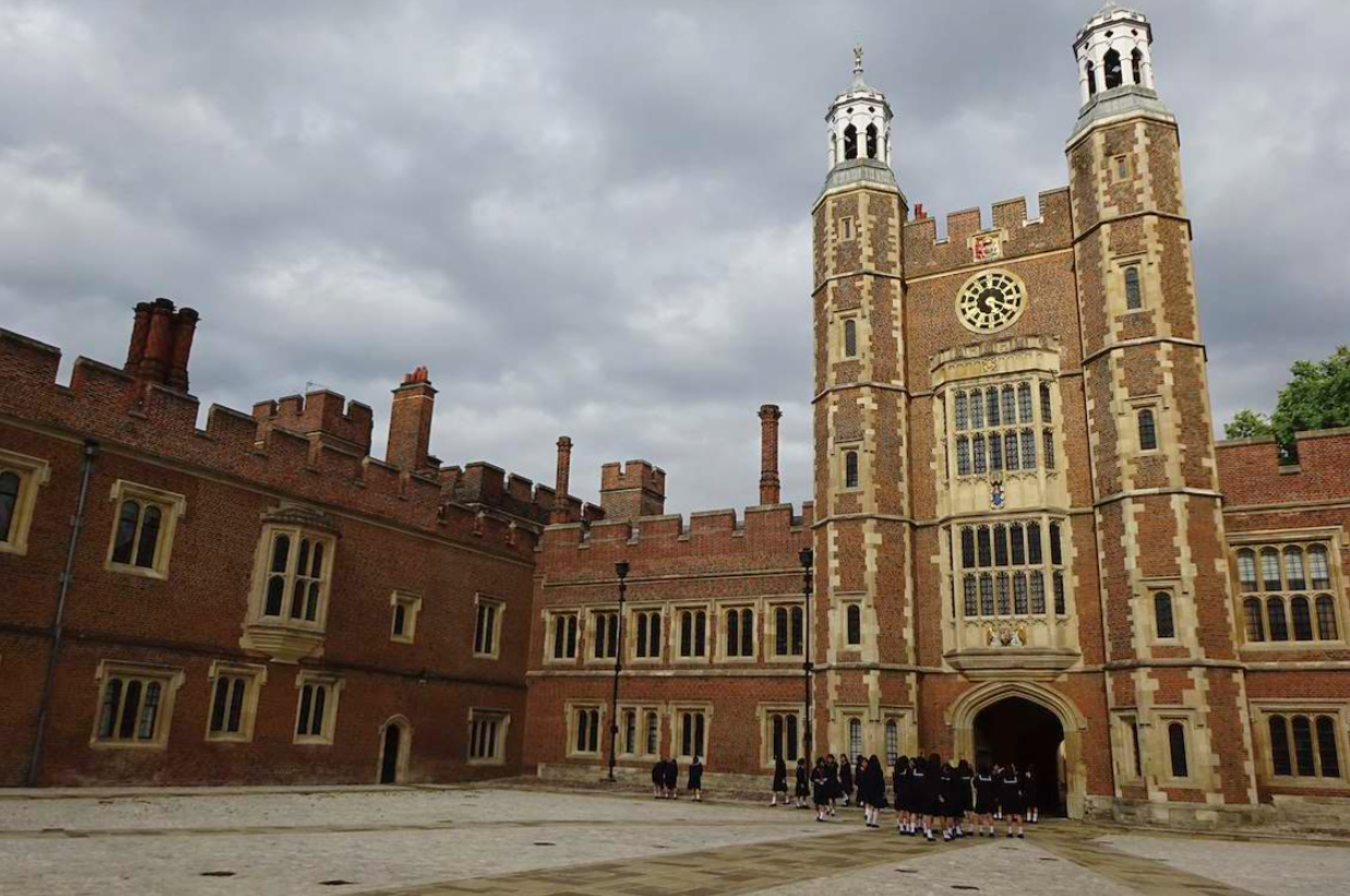 在英国名校伊顿公学进行为期两周的语言培训