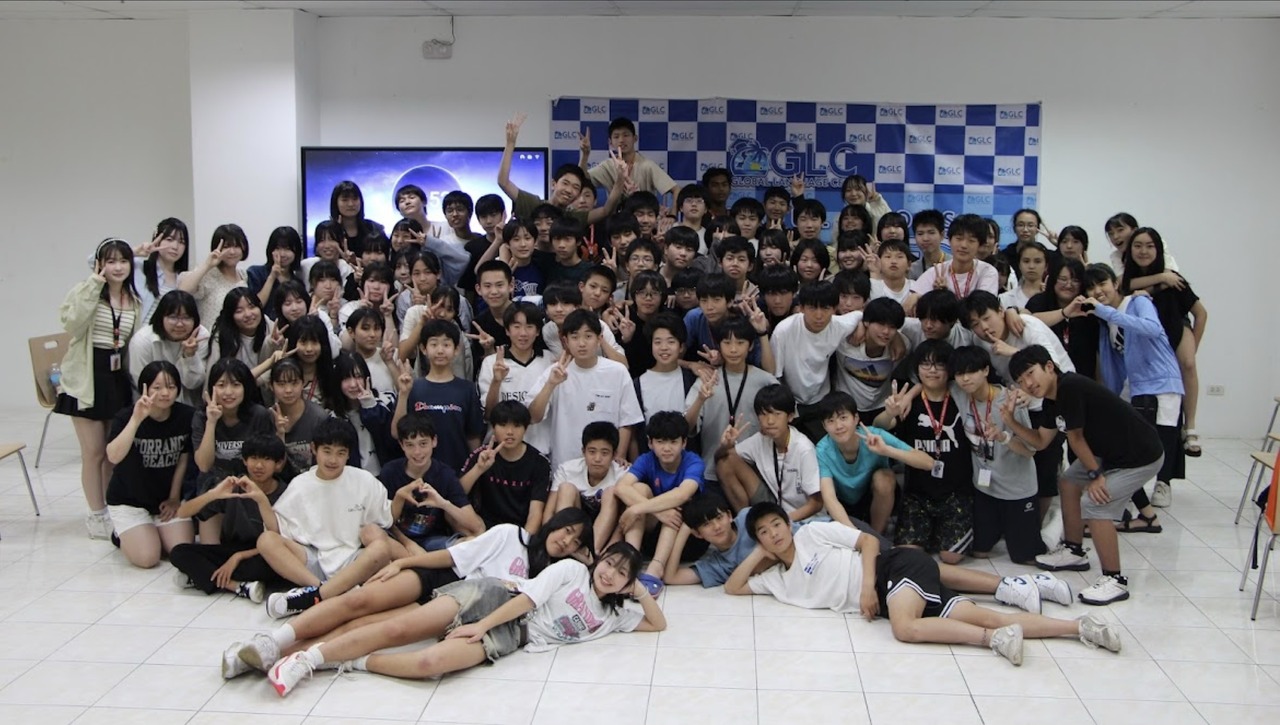 初二全体学生参加的宿务岛留学活动实况