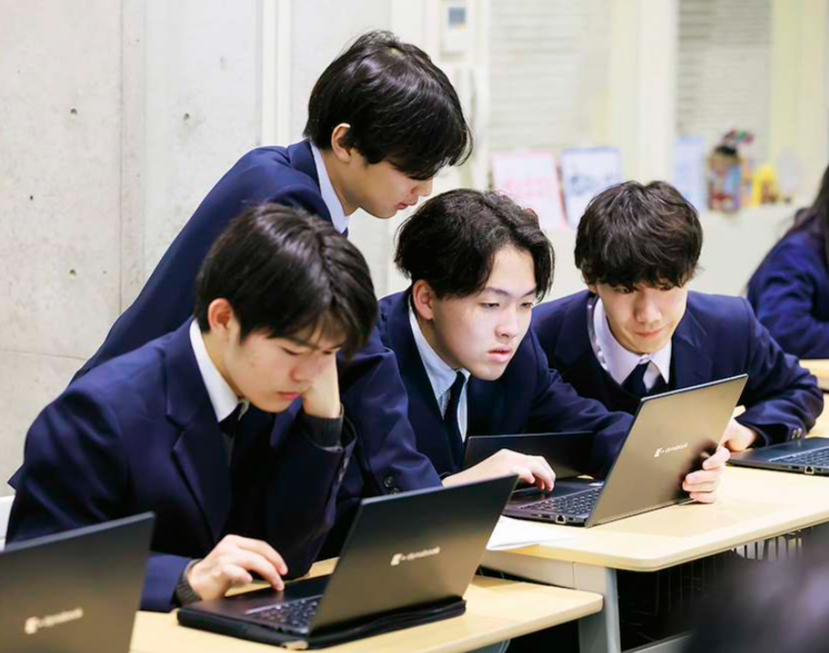 在培养初级和中级编程能力的同时，为进一步深入学习奠定基础