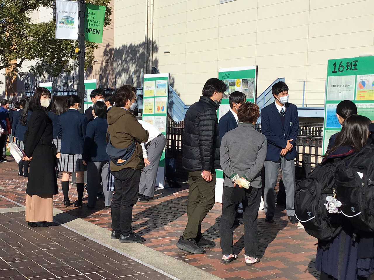 在多摩中心站前举行的“街头演示测试”现场