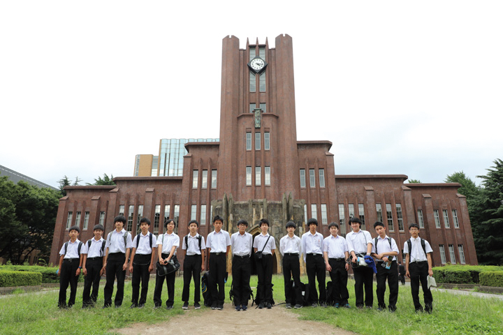 在东京大学、东京工业大学和一桥大学的校园参观活动中，可以更具体地思考“为什么想考入这所大学”