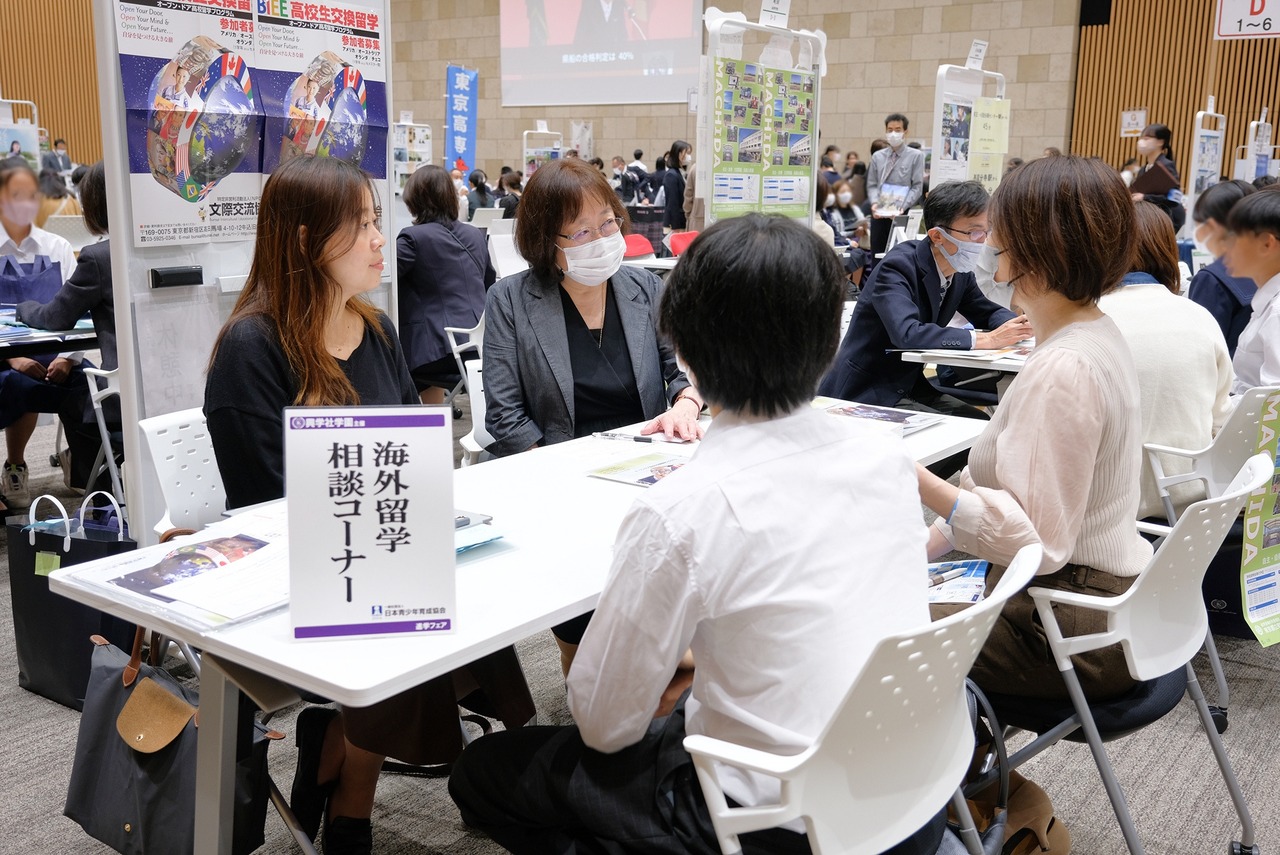 海外留学咨询展台的现场情况
