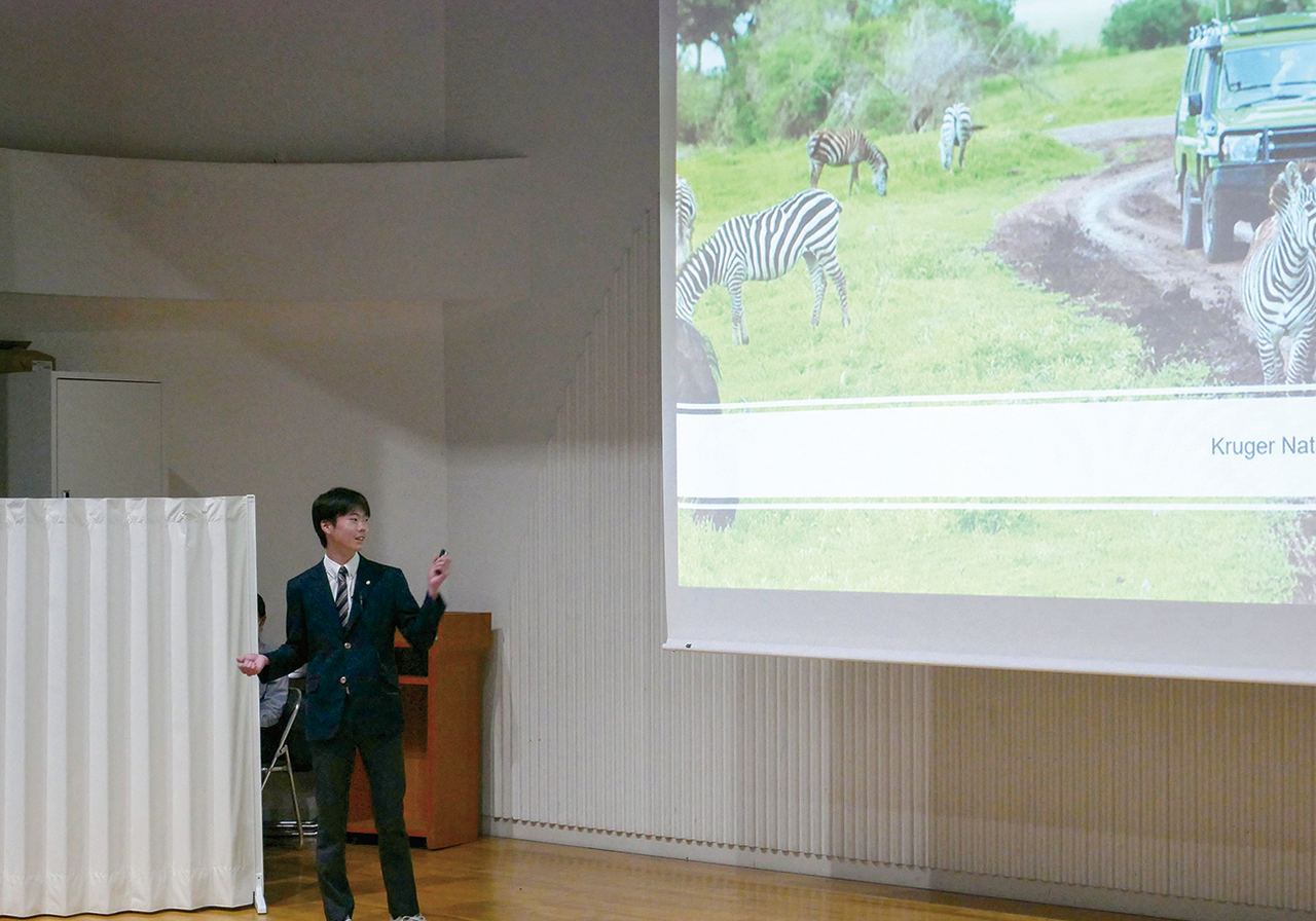 直到高二为止，每年都会在英语活动中进行一次展示，学校还设有两间专门用于英语母语教师授课的教室