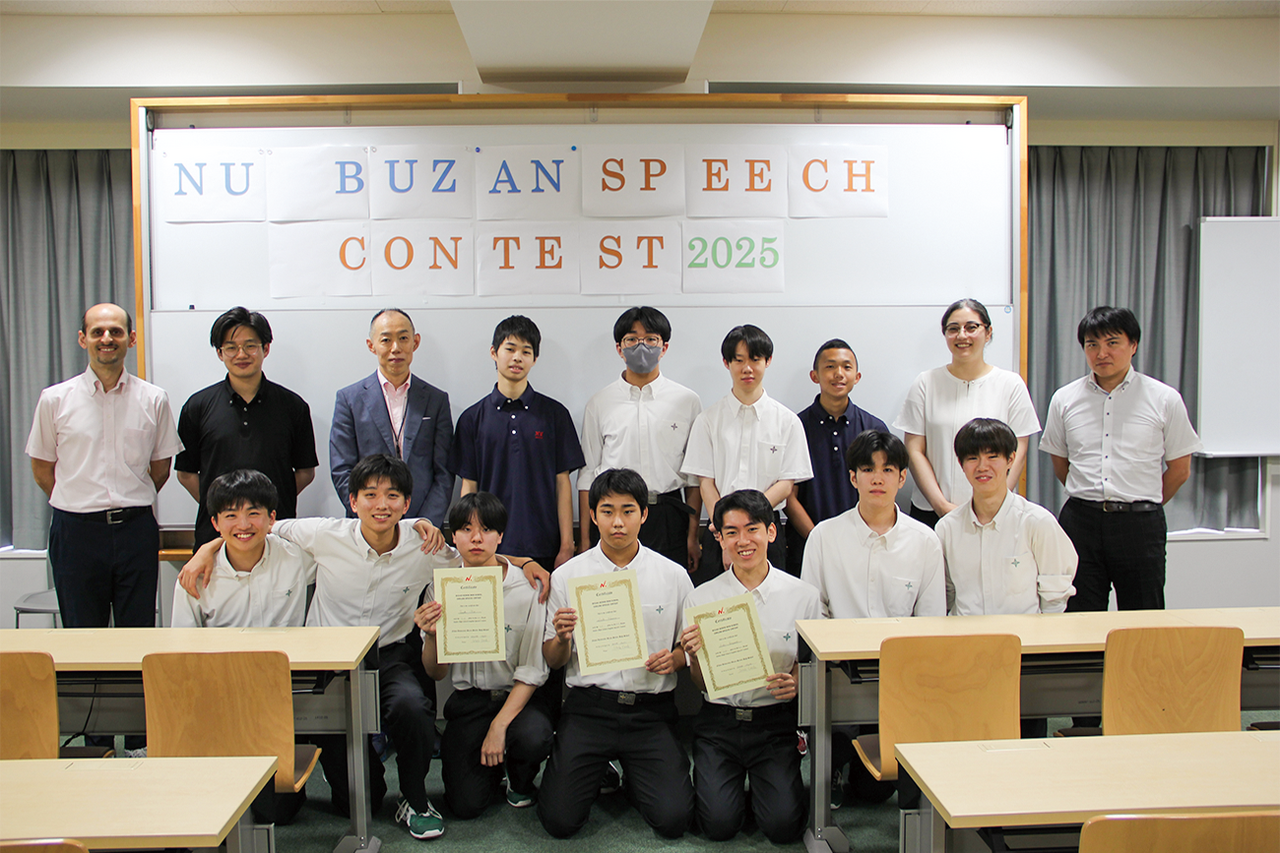 校内英语演讲比赛也举办了