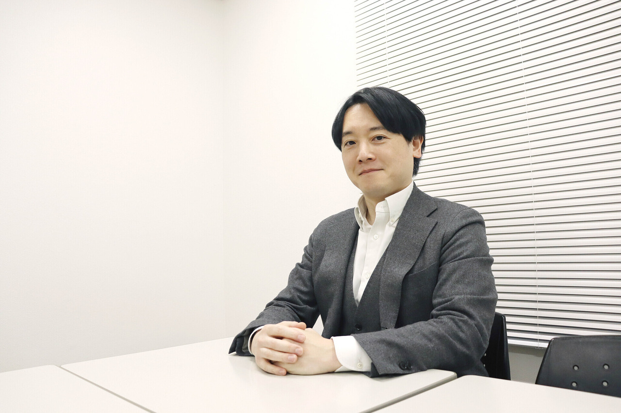 接受采访的YMS校舍负责人小柴允利先生