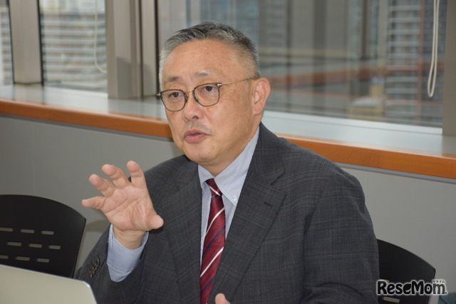 在「声之教育社」营业部任职的三谷润一先生