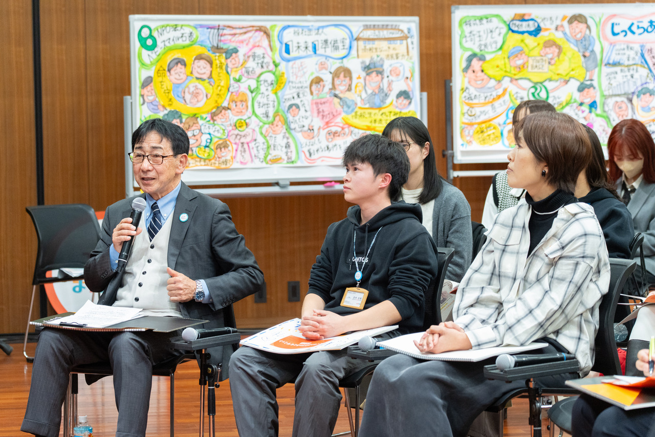 从右至左：NPO法人Jikkura Ato理事长 小浦诗、一般社团法人JUNTOS代表理事 吉村迅翔、南九州大学人类发展学部儿童教育学科系主任 教授 宫内孝