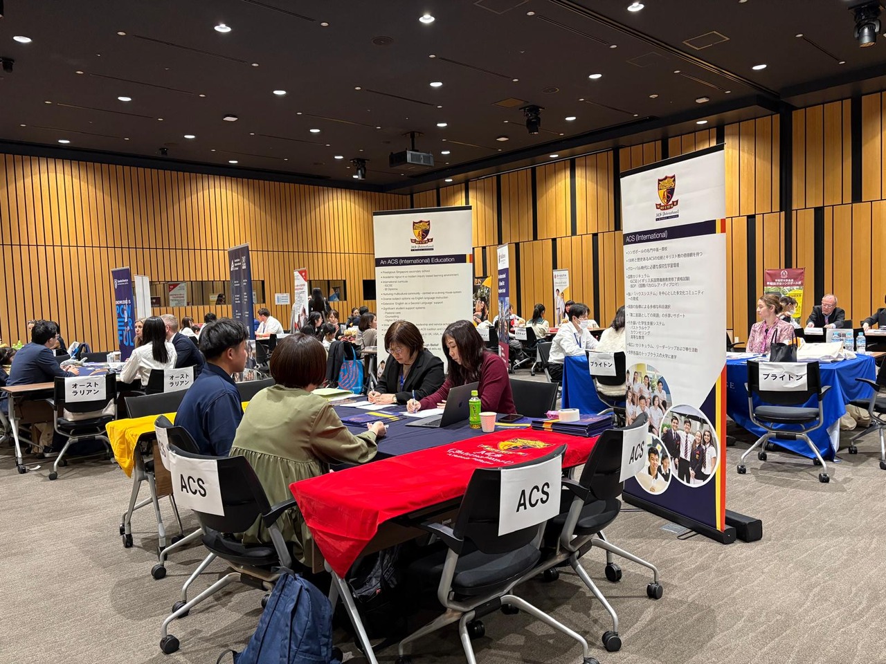 去年“新加坡国际学校博览会”的盛况