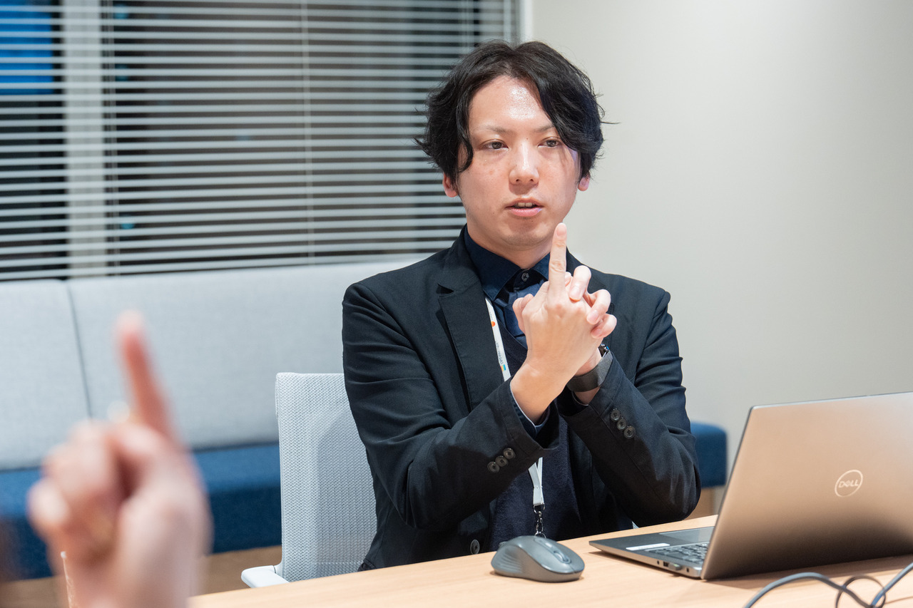 视能训练师，该公司市场部近视管理团队专业事务经理山口正敏