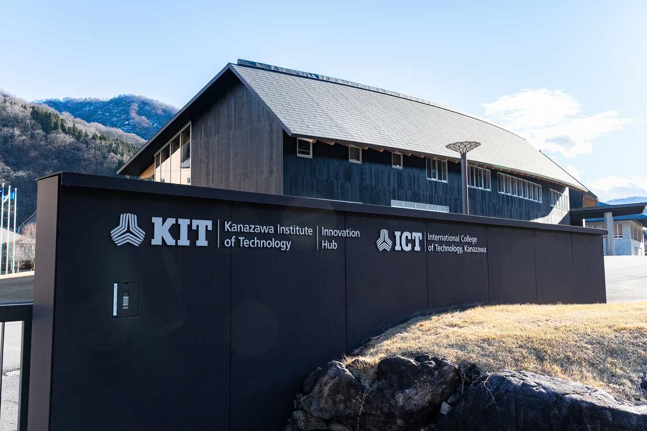 北欧风格的设计酒店般的大型拱形建筑