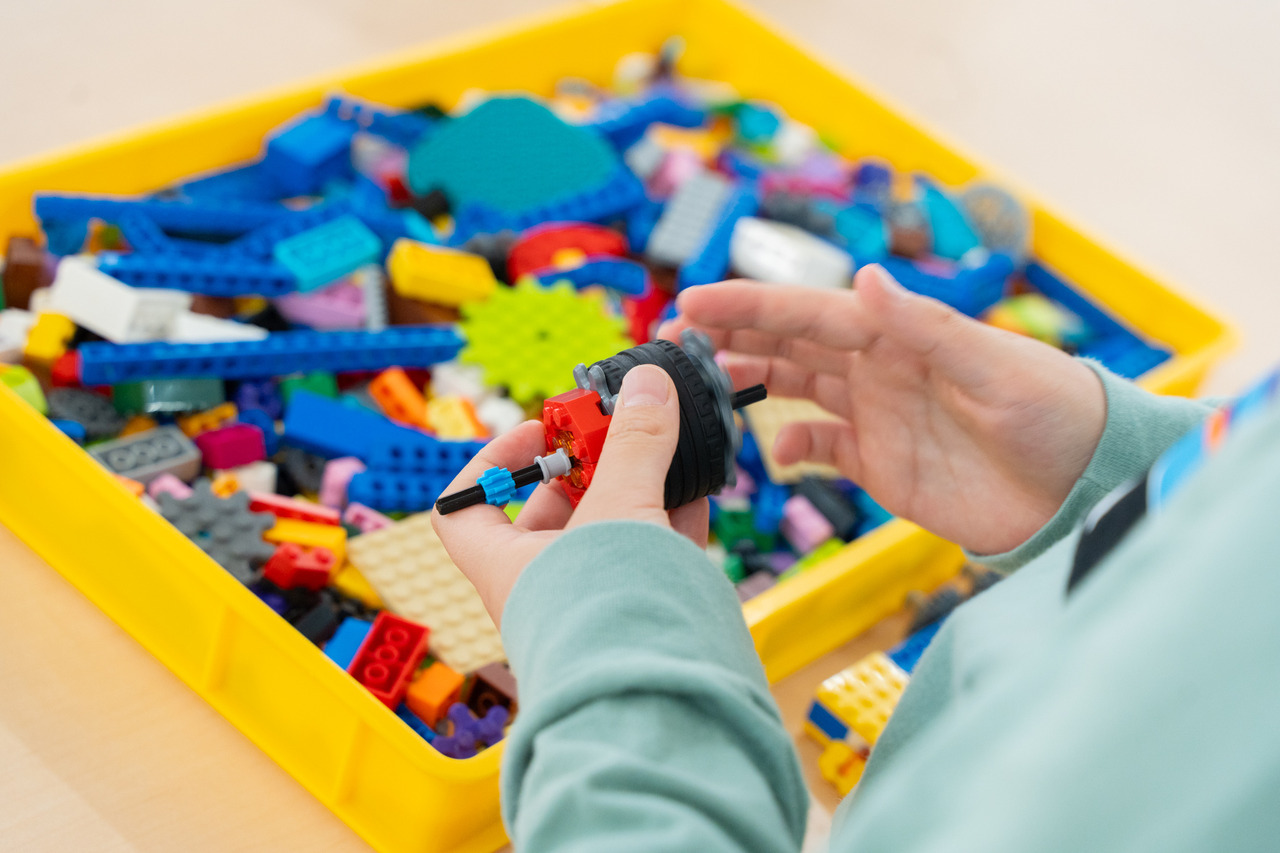 持续旋转的陀螺制作。独自默默反复尝试也未尝不可。