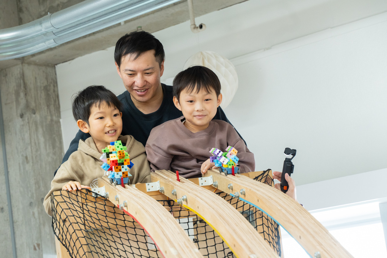 驾驶亲手打造的汽车，检验开发成果！