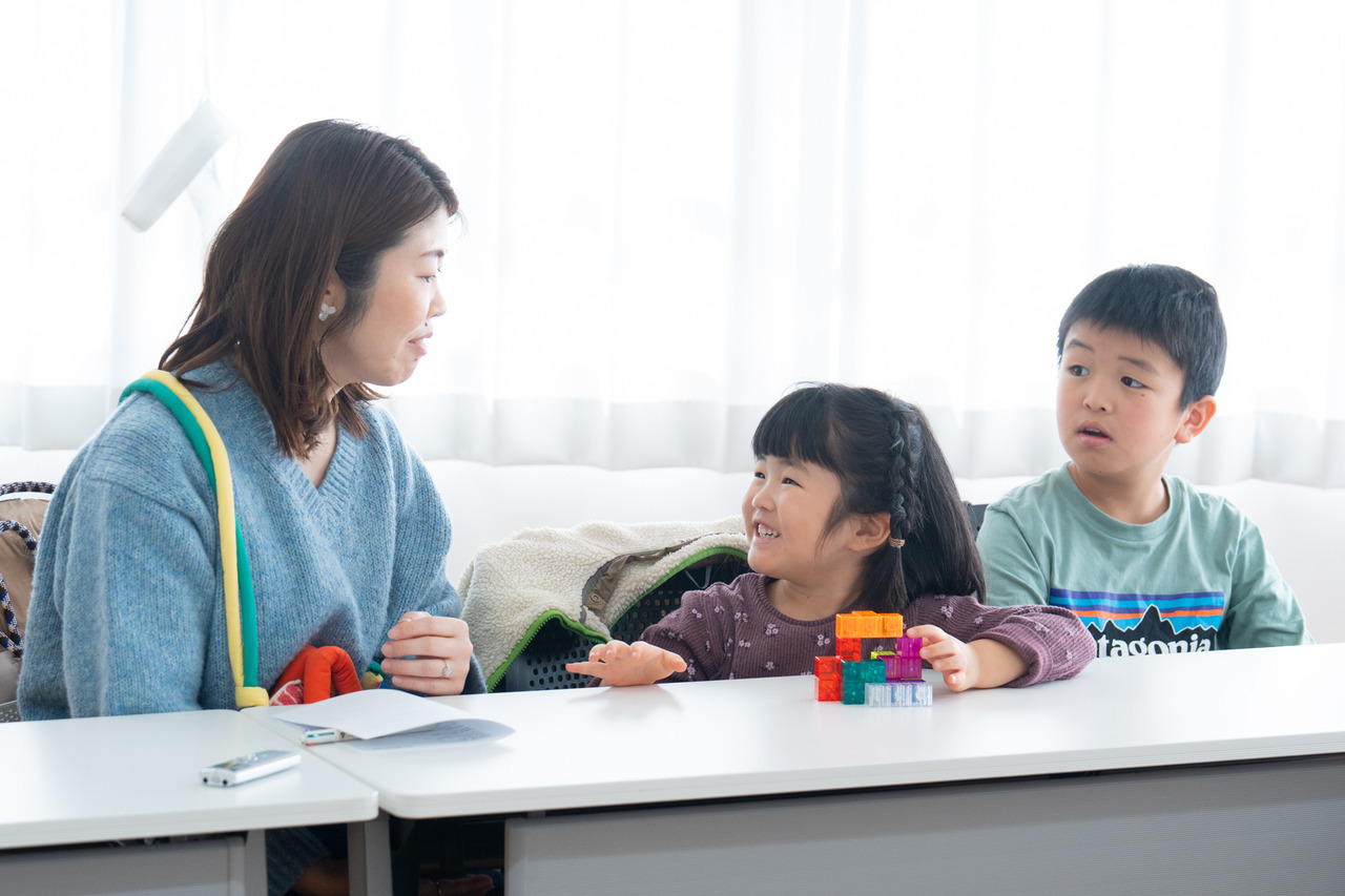 作家中村与女儿和儿子