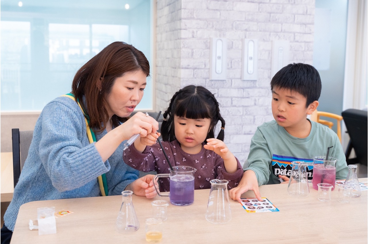 我是紫色！我是粉色！根据混合的量和时机，会变成不同的味道、不同的颜色……？