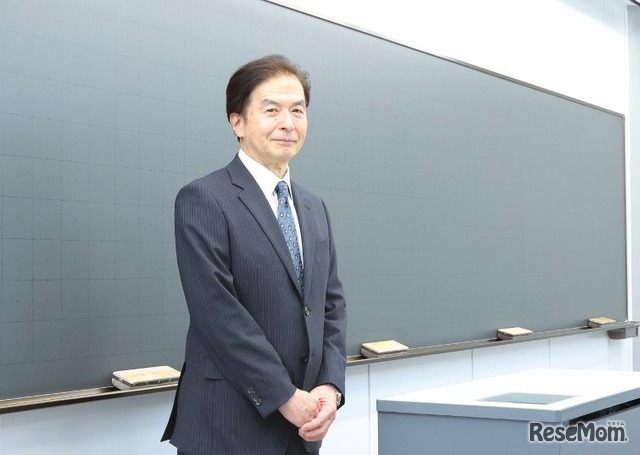 代代木补习班的木村劝讲师，是小论文指导领域的权威专家。