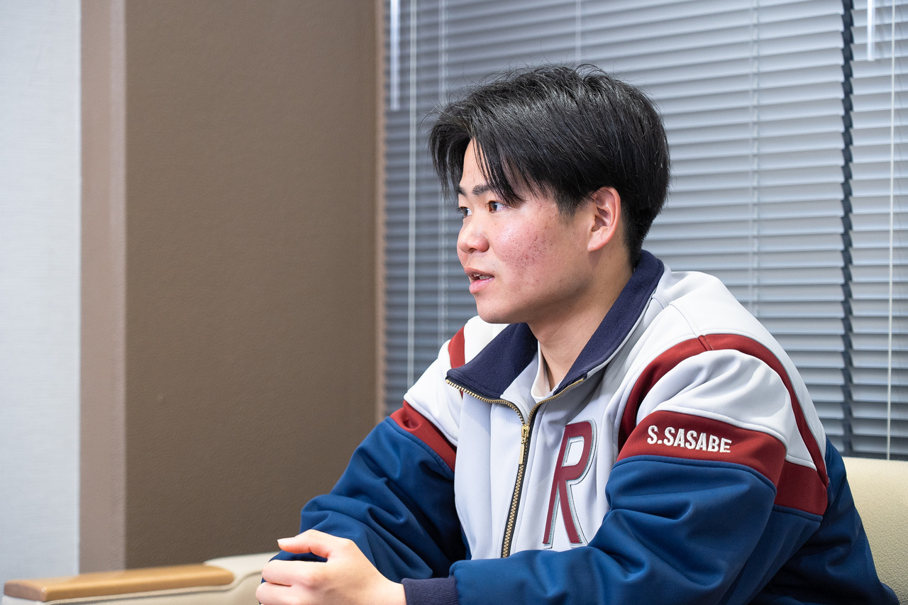 曾立志成为职业棒球选手的雀部同学。高三时因伤断送梦想而失去希望，却重新振作迎向新的挑战。