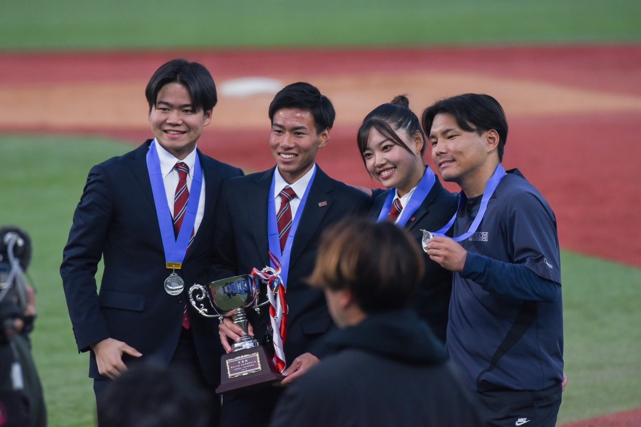 归国后仍以经理身份支持球队，并在