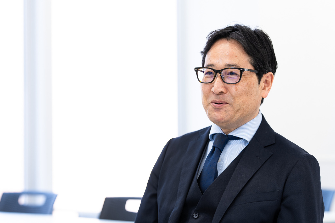 锦织彰先生，负责统筹管理骏台现役前沿千种校