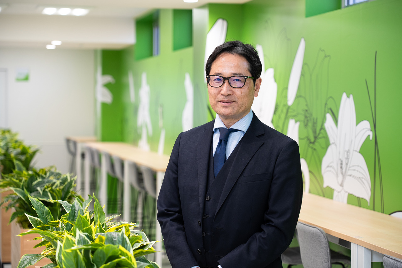 锦织彰先生，负责统筹管理骏台现役前沿千种校