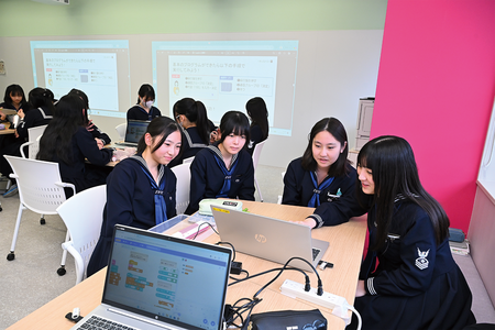 【2027年精选私立初中】日本女子大学附属初中……通过多样化的自我表达，在6年间深入探索自我 画像