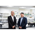 大和大学理工学部特任教授垣内喜代三教授与理工学部长上村佳永教授