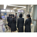 星野高中医学专修班第一届学生访问日本大学医学部的场景