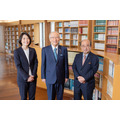 东京私立初中高中协会会长近藤彰郎先生(中)、神奈川县私立初中高中协会理事长工藤诚一先生(右)以及日能研副总裁茂吕真理子女士(左)