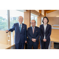 东京私立初中高中协会会长近藤彰郎先生（中）、神奈川县私立初中高中协会理事长工藤诚一先生（右）以及日能研副总裁茂吕真理子女士（左）