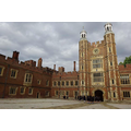 在英国名校伊顿公学进行为期两周的语言培训