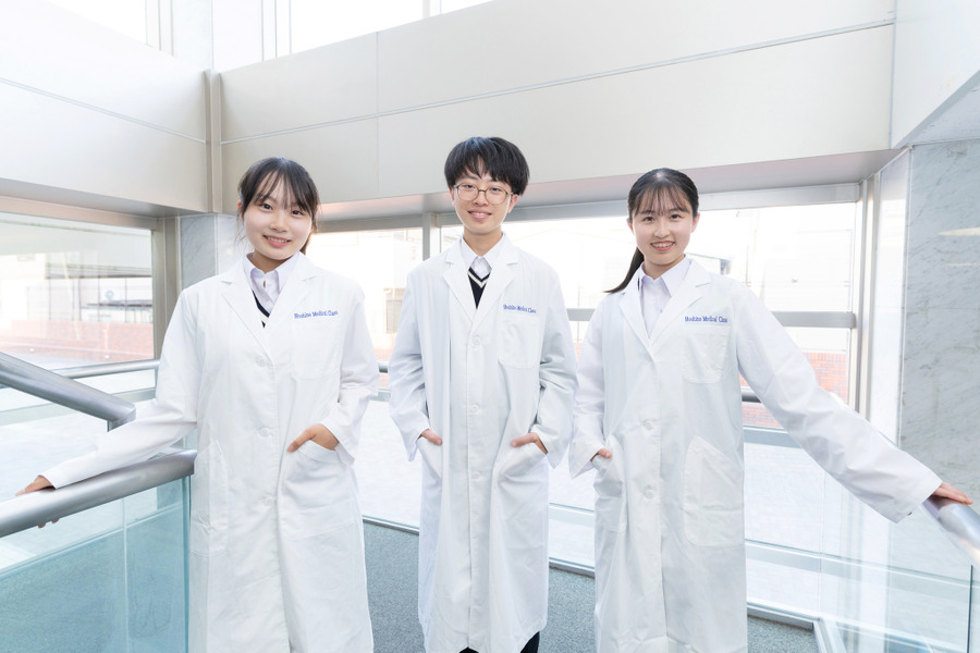 星野高中医学专修班第一届的各位同学