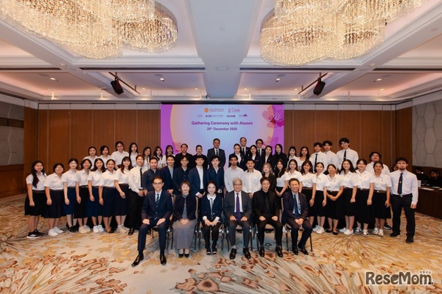 奖学金获得者纪念合影（泰国曼谷会场）